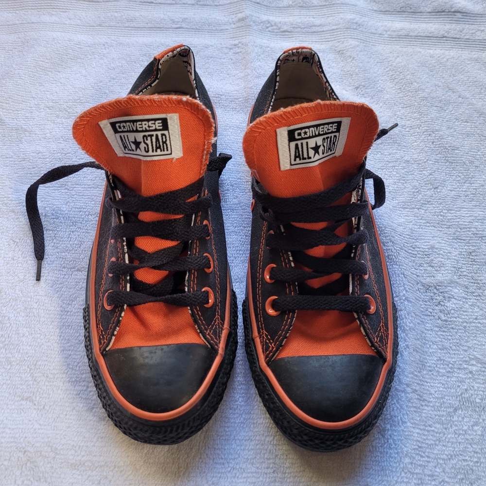 Convers All-Star Sneakers Black and Orange Low-Top  Men 8.5 (Women 6.5)